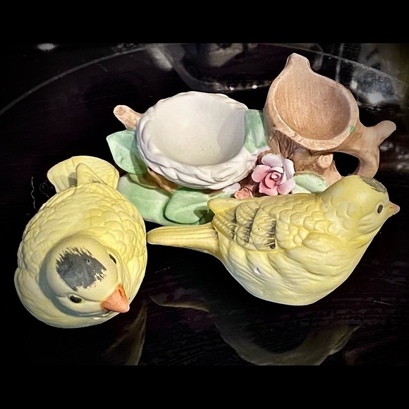 Royal Crown Pottery Hand Painted Yellow Finches Salt/pepper Shakers W/bird Nests - Picture 4 of 16